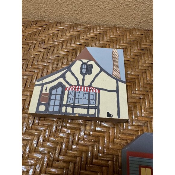 The Cats Meow House Collectible Wooden Shelf Sitters Set Of 3 - Picture 6 of 8